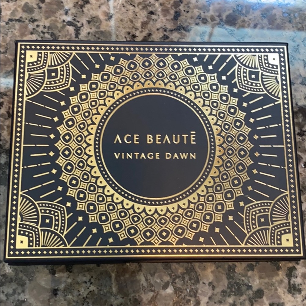 Ace Beaute vintage Dawn eyeshadow palette